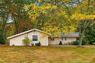 24 Raleigh Rd, Framingham, MA 01701 - Photo 2