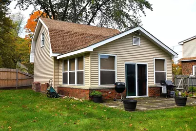 21 Elm St, Grafton, MA 01536 - Photo 4