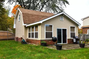 21 Elm St, Grafton, MA 01536 - Photo 4