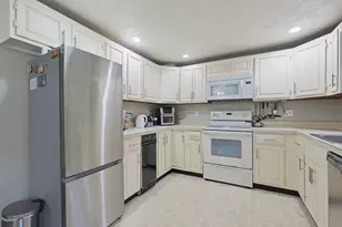 14 Anderson Way, Malden, MA 02148 - Photo 4