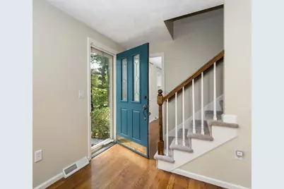 98 Miller St, Franklin, MA 02038 - Photo 2