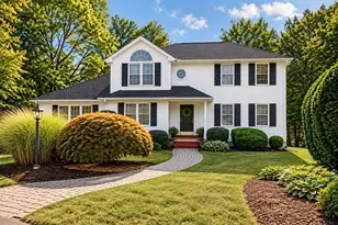 2 Gwen Dr, Auburn, MA 01501 - Photo 1