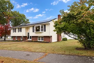 31 Towne Crest Dr, Stoneham, MA 02180 - Photo 2