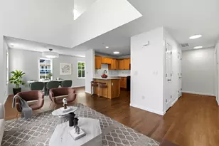 19 Russell Pl, Arlington, MA 02474 - Photo 2