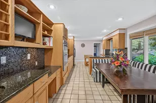25 Ridgeway Cir, Springfield, MA 01118 - Photo 4
