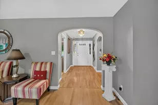 25 Ridgeway Cir, Springfield, MA 01118 - Photo 8