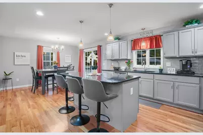 7 Snowden St, Springfield, MA 01119 - Photo 12
