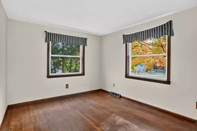 10 Roundwood Rd, Natick, MA 01760 - Photo 18