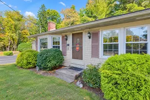 42 Pinebrook Ln, Holden, MA 01520 - Photo 2