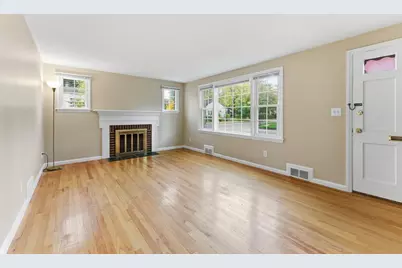 6 Bennington St, Springfield, MA 01108 - Photo 14