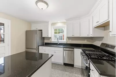 6 Bennington St, Springfield, MA 01108 - Photo 8