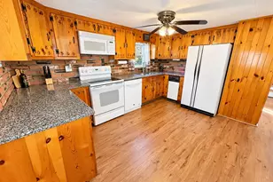 11 Ashton St, Oxford, MA 01540 - Photo 4