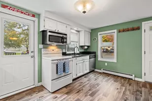 17 1/2 West Winkley St, Amesbury, MA 01913 - Photo 8