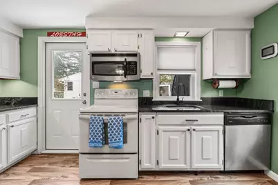 17 1/2 West Winkley St, Amesbury, MA 01913 - Photo 6