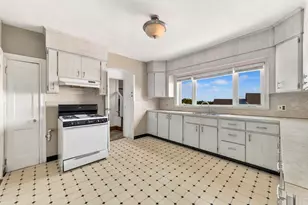 260 Metropolitan Ave, Boston, MA 02131 - Photo 10