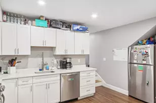 271 W Fifth St, Boston, MA 02127 - Photo 6