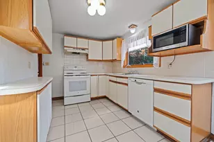 5 Anderson St, Peabody, MA 01960 - Photo 6