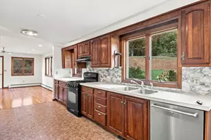 113 Kilburn St, Lunenburg, MA 01462 - Photo 4