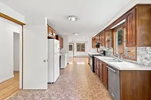 113 Kilburn St, Lunenburg, MA 01462 - Photo 6