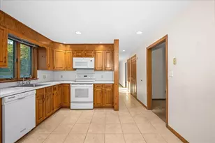 4 Garrison Ln, Southborough, MA 01772 - Photo 4