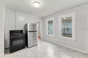 190 Oak St, Springfield, MA 01151 - Photo 4