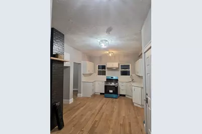 17 Warren St #1, Peabody, MA 01960 - Photo 2