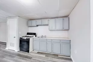 468 Liberty St, Springfield, MA 01104 - Photo 2
