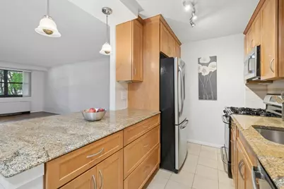 9 Hawthorne Pl #2J, Boston, MA 02114 - Photo 1