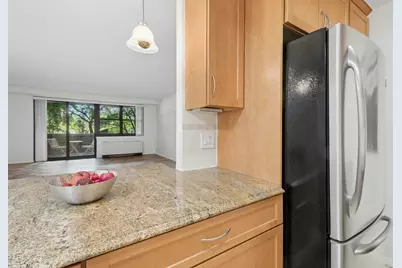 9 Hawthorne Pl #2J, Boston, MA 02114 - Photo 12