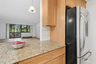 9 Hawthorne Pl, Boston, MA 02114 - Photo 12
