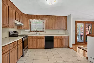 4 Goodwin Dr, Burlington, MA 01803 - Photo 12