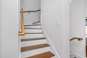 8 Holworthy Terrace, Cambridge, MA 02138 - Photo 12