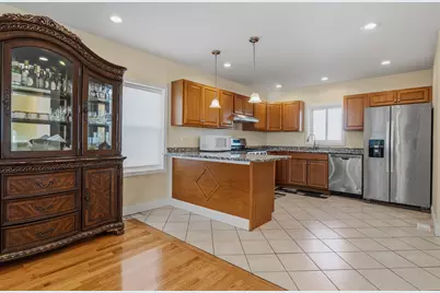 11 Blossom St, Lowell, MA 01852 - Photo 10