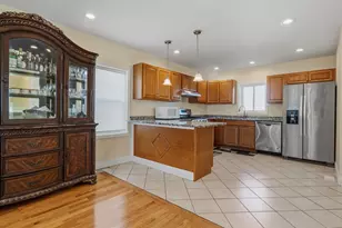 11 Blossom St, Lowell, MA 01852 - Photo 10
