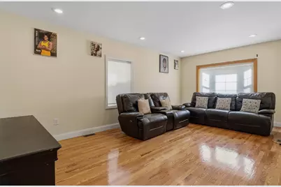 11 Blossom St, Lowell, MA 01852 - Photo 6