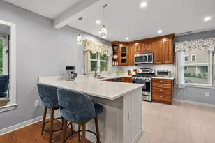 16 Holly Ct, Rockland, MA 02370 - Photo 2
