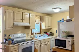 27 Tiffany Cir, Millbury, MA 01527 - Photo 4