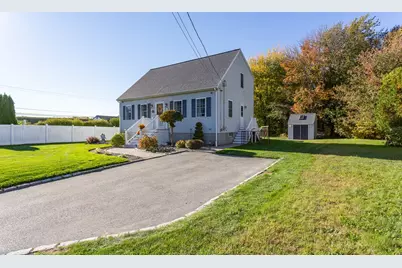 35 Water St, Somerset, MA 02726 - Photo 2