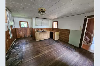 28 Carpenter St, Warren, MA 01083 - Photo 4