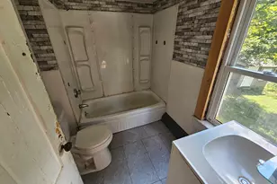28 Carpenter St, Warren, MA 01083 - Photo 10