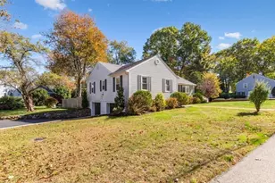 19 Longbow Rd, Lynnfield, MA 01940 - Photo 2