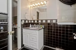 688 S West St, Agawam, MA 01030 - Photo 24