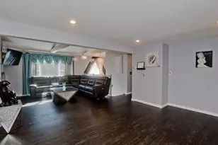 688 S West St, Agawam, MA 01030 - Photo 14