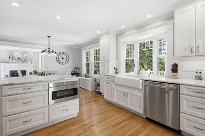 41 Lower Beverly Hls, West Springfield, MA 01089 - Photo 8