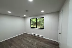 19 Maple St, Amesbury, MA 01913 - Photo 4