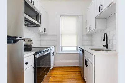 633 E 6th St, Boston, MA 02127 - Photo 8