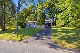 20 Deerfield Dr, Northampton, MA 01062 - Photo 1