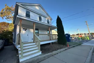 8 Thompson Rd, Webster, MA 01570 - Photo 2