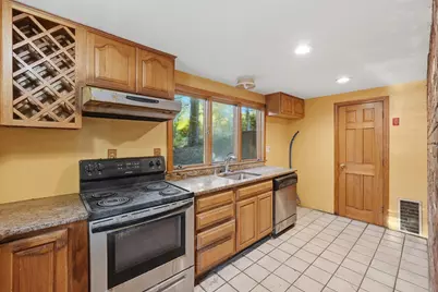 8 Pumpkin Ln, Charlton, MA 01507 - Photo 4