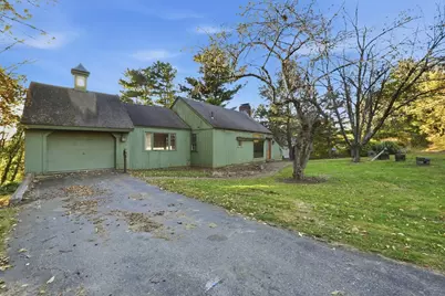 8 Pumpkin Ln, Charlton, MA 01507 - Photo 2